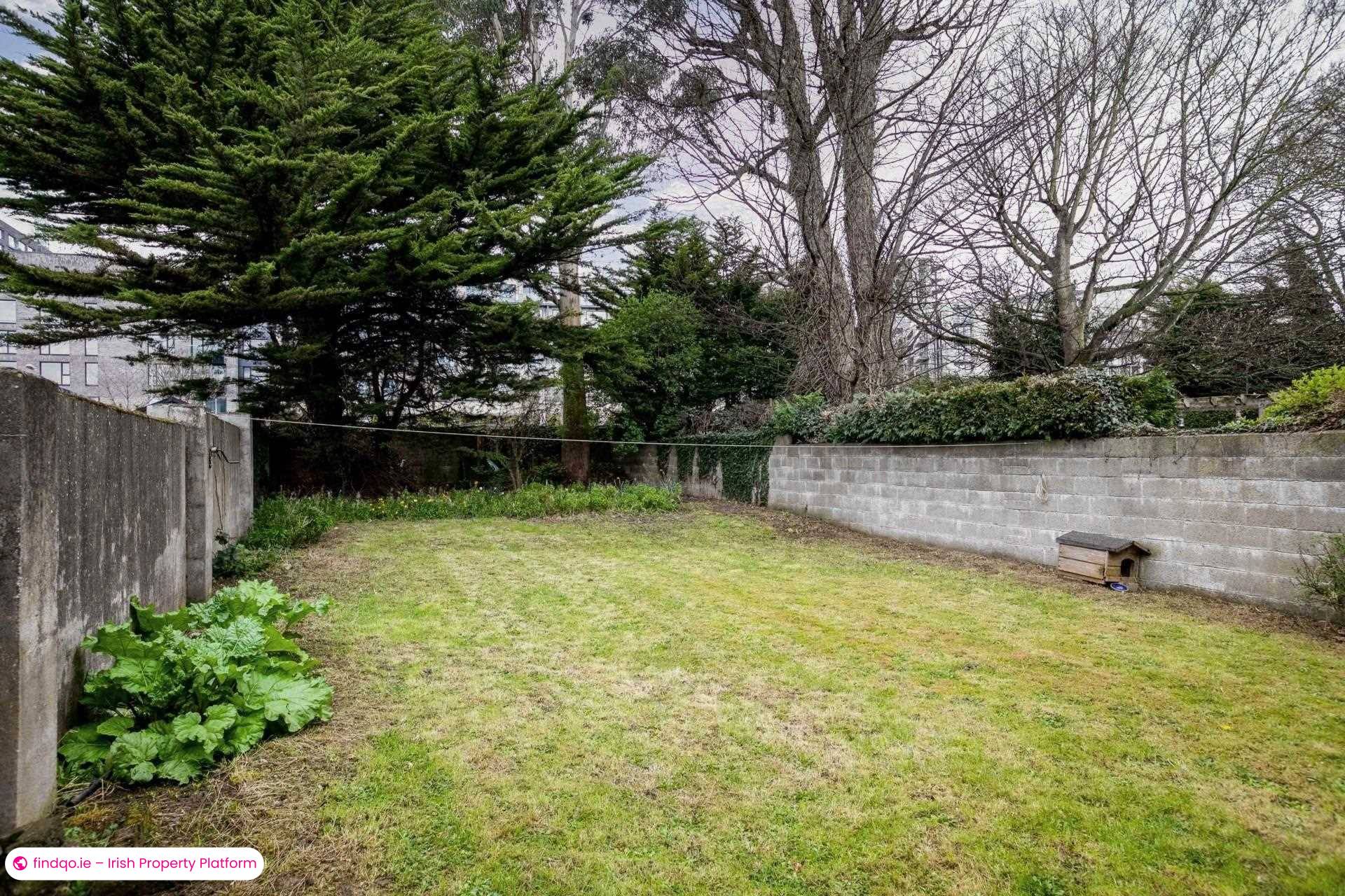Semi-detached house for Sale in Stillorgan, Dublin (County)