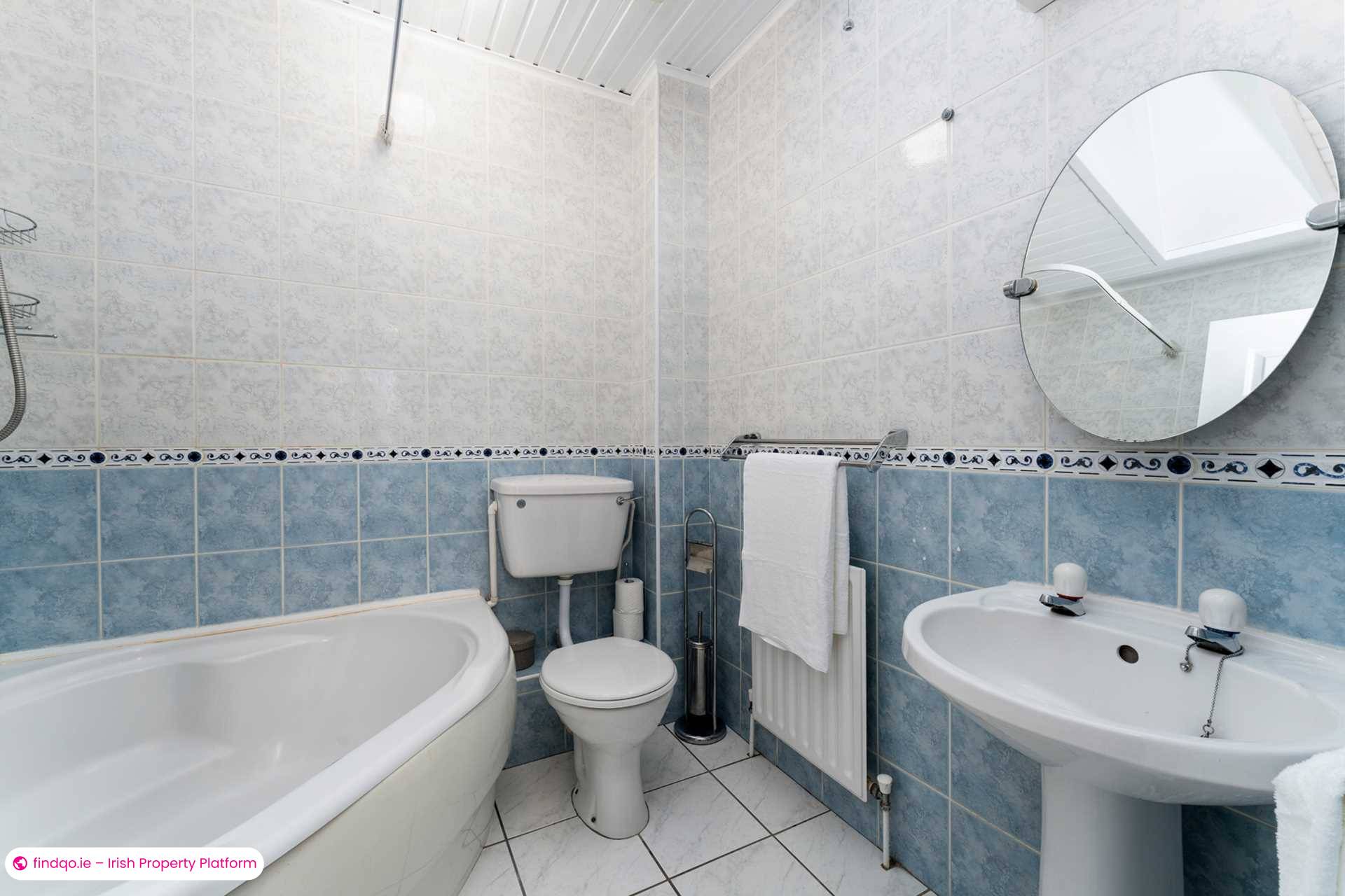 Semi-detached house for Sale in Leopardstown, Dublin 18