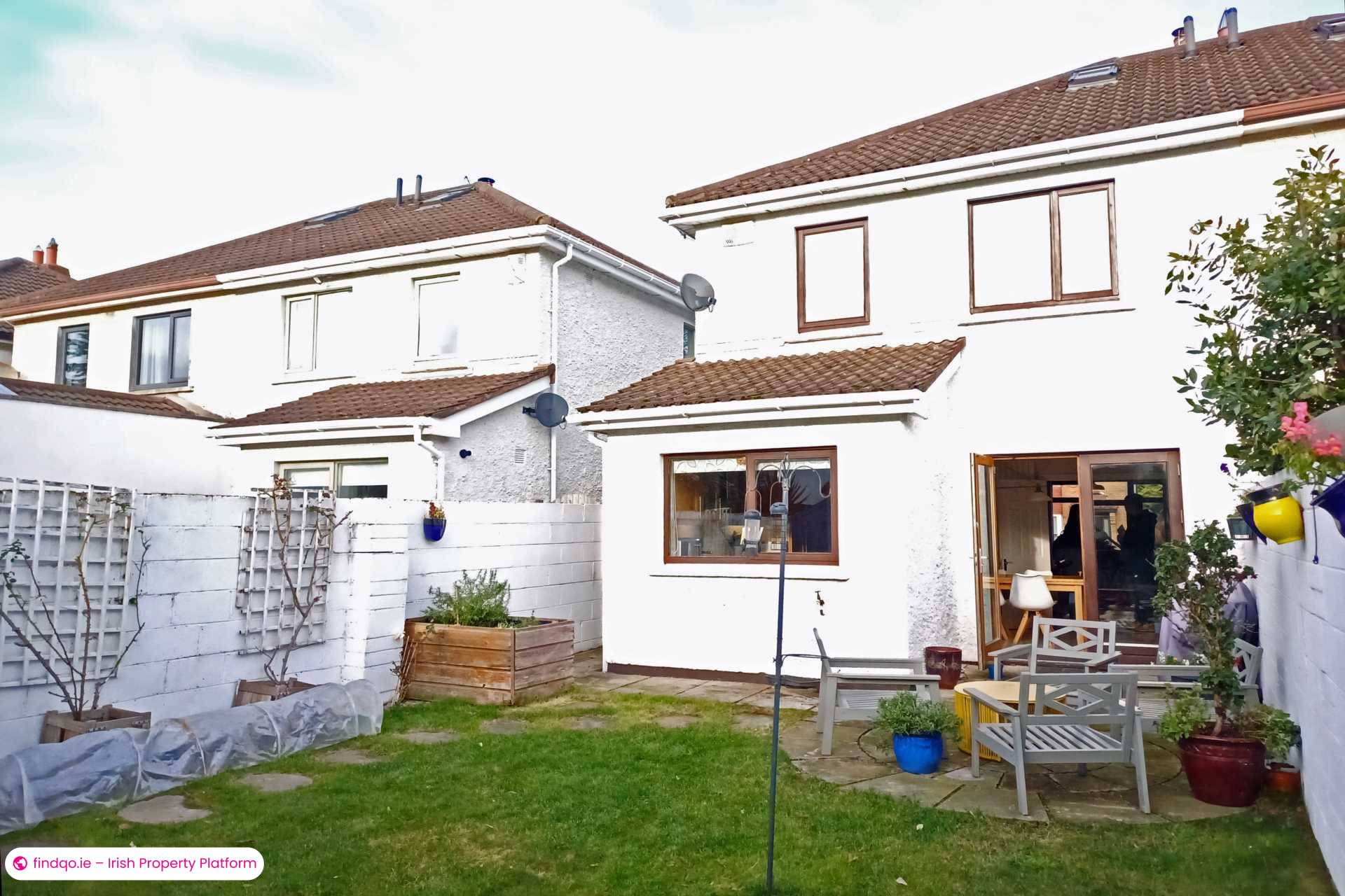 Semi-detached house for Sale in Leopardstown, Dublin 18