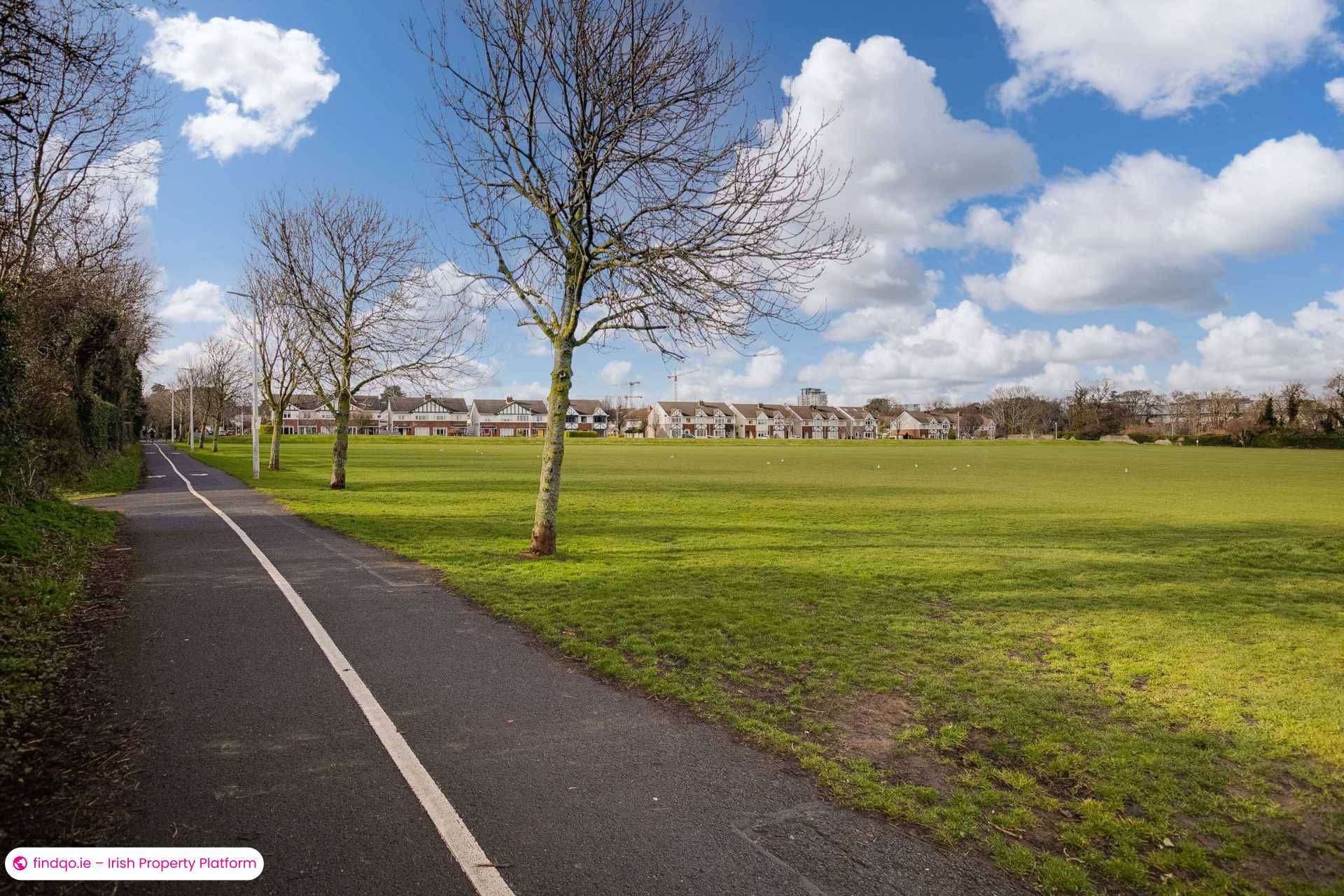 Semi-detached house for Sale in Leopardstown, Dublin 18