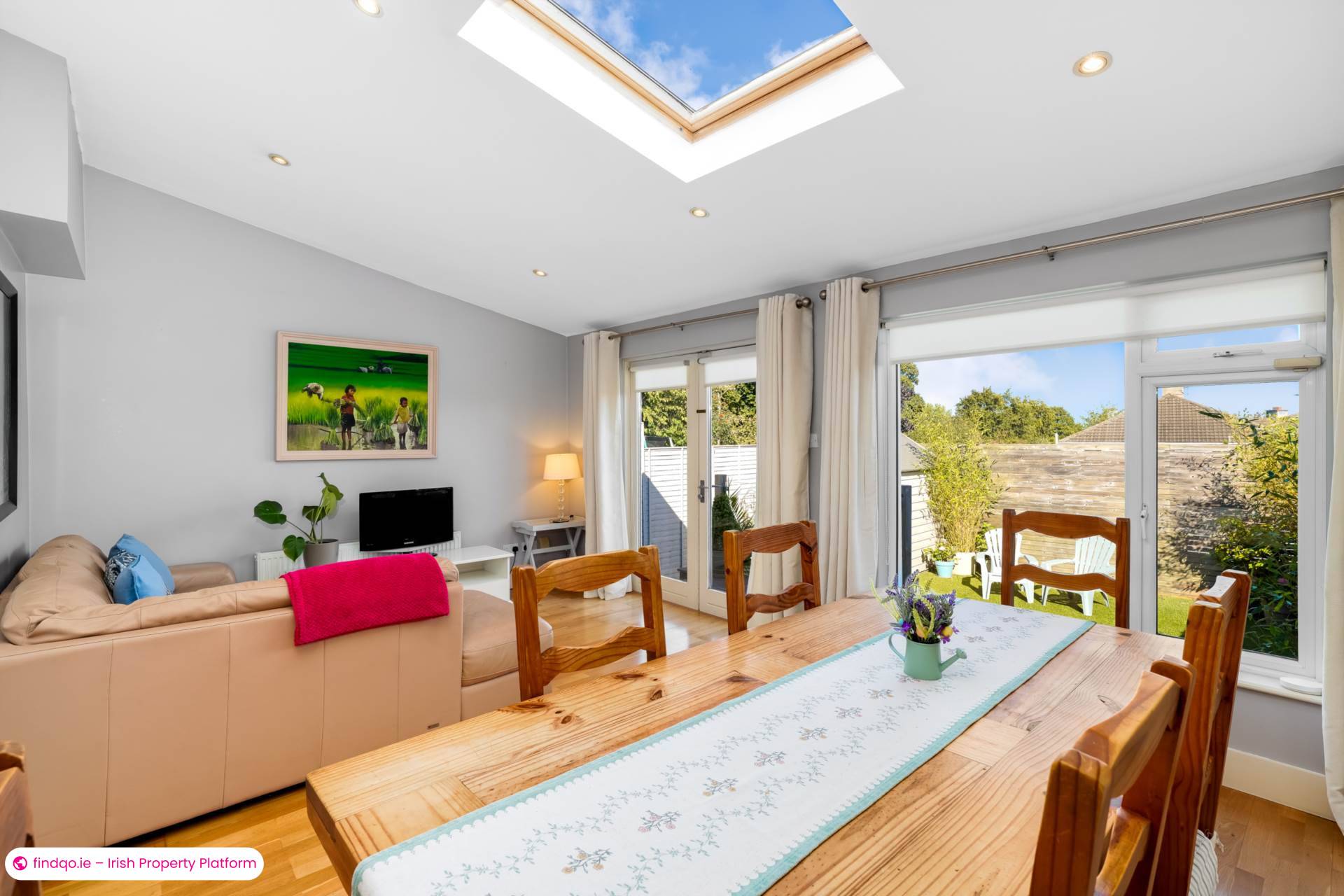 Semi-detached house for Sale in Cabinteely, Dublin 18