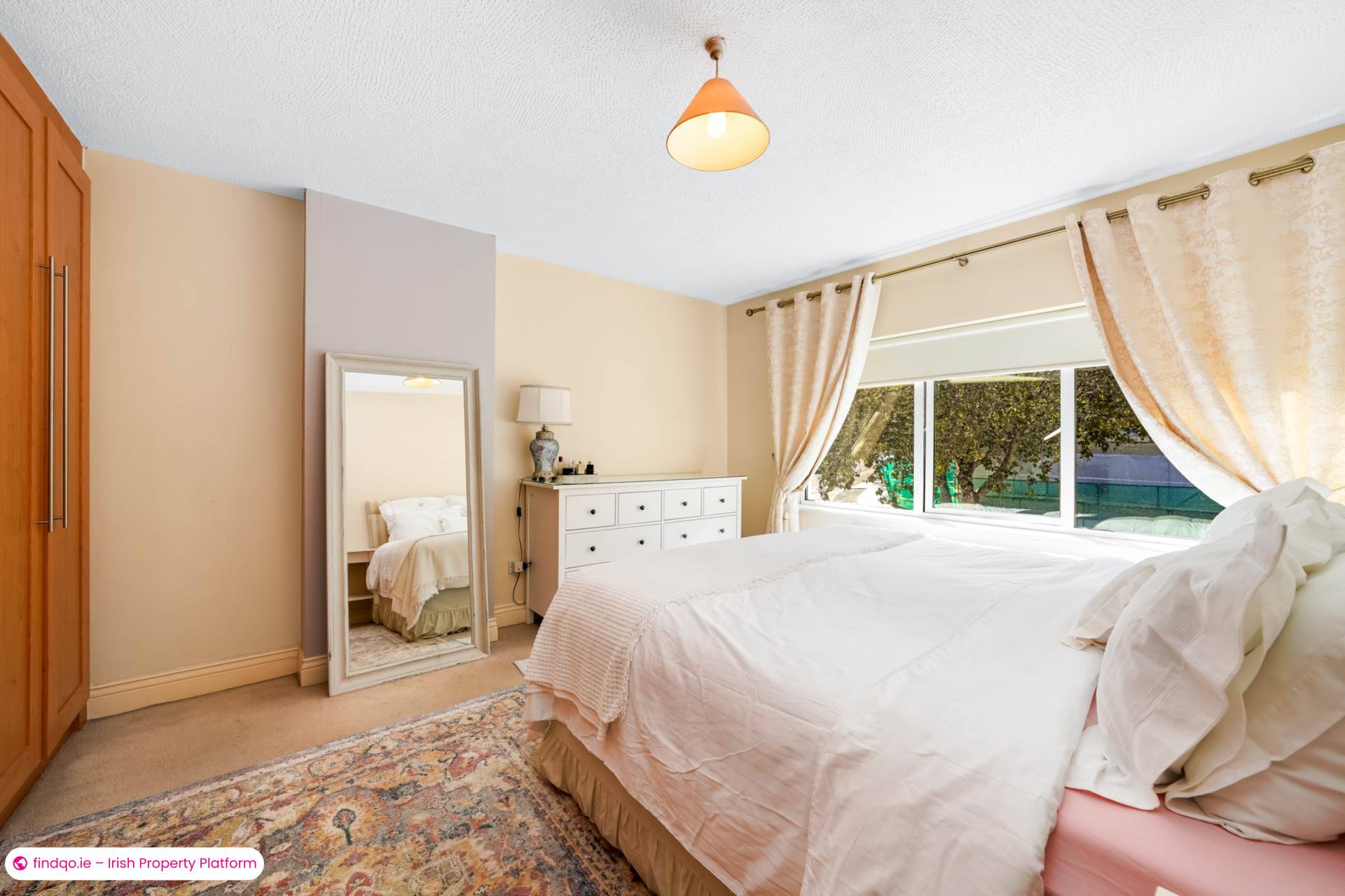 Semi-detached house for Sale in Cabinteely, Dublin 18