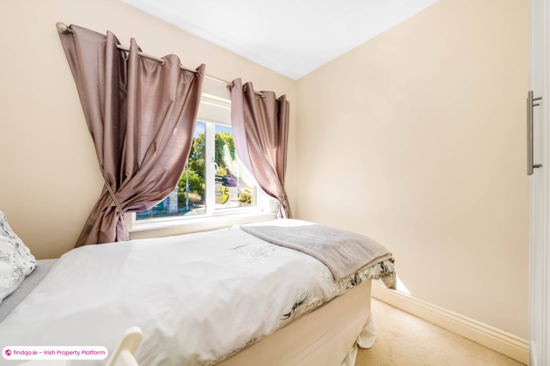 Semi-detached house for Sale in Cabinteely, Dublin 18