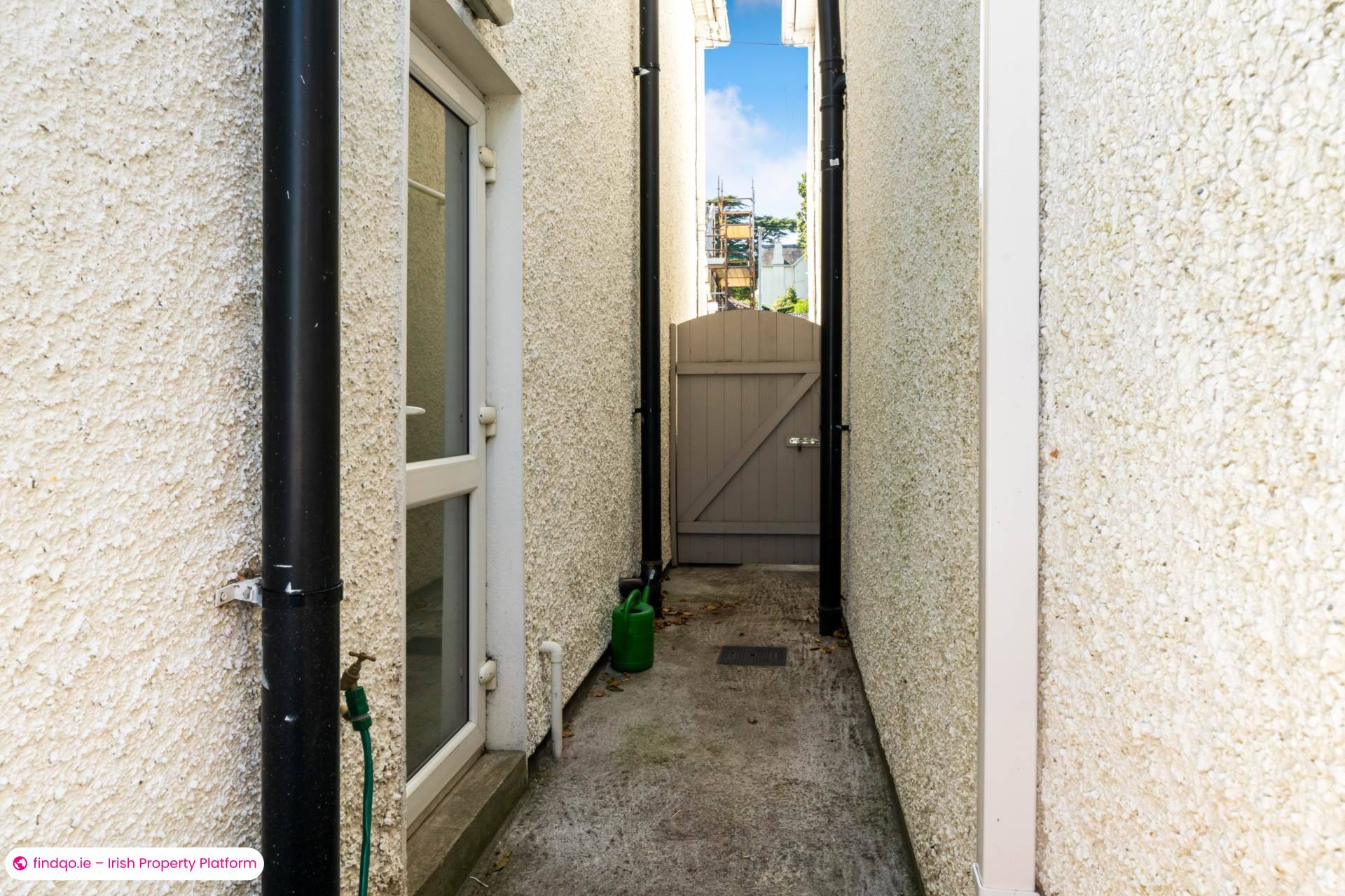 Semi-detached house for Sale in Cabinteely, Dublin 18