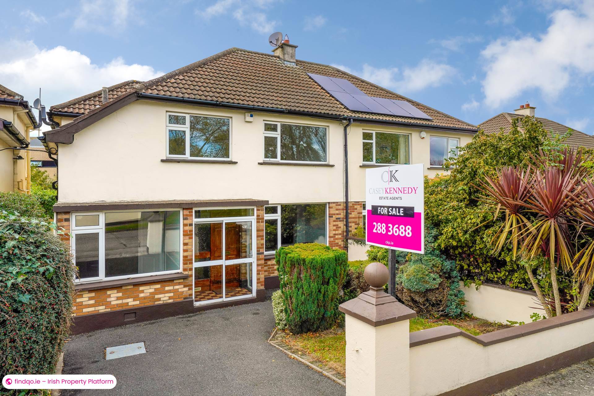Semi-detached house for Sale in Dundrum, Down