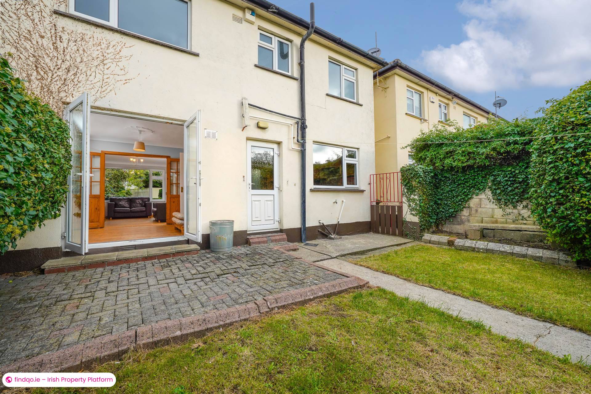 Semi-detached house for Sale in Dundrum, Down