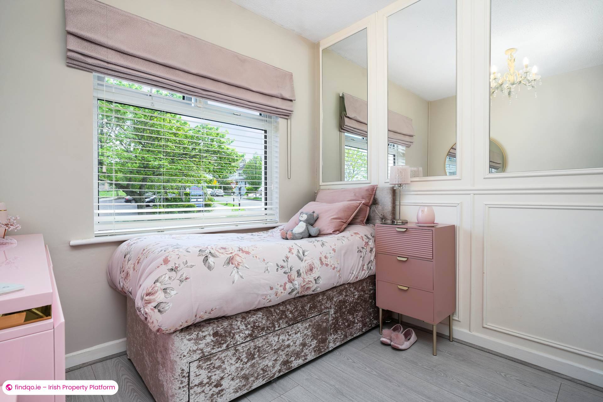 Semi-detached house for Sale in Dublin 18