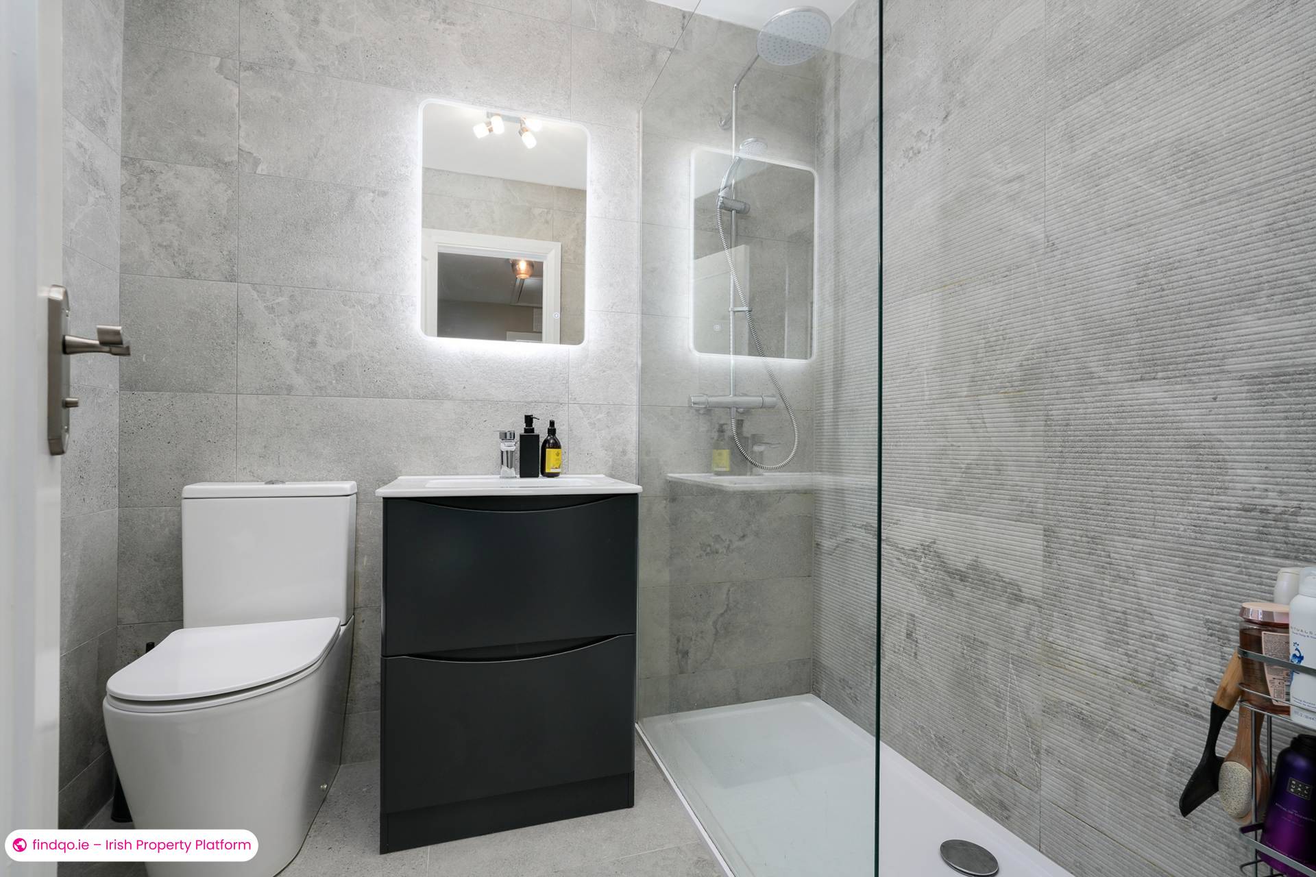 Semi-detached house for Sale in Dublin 18