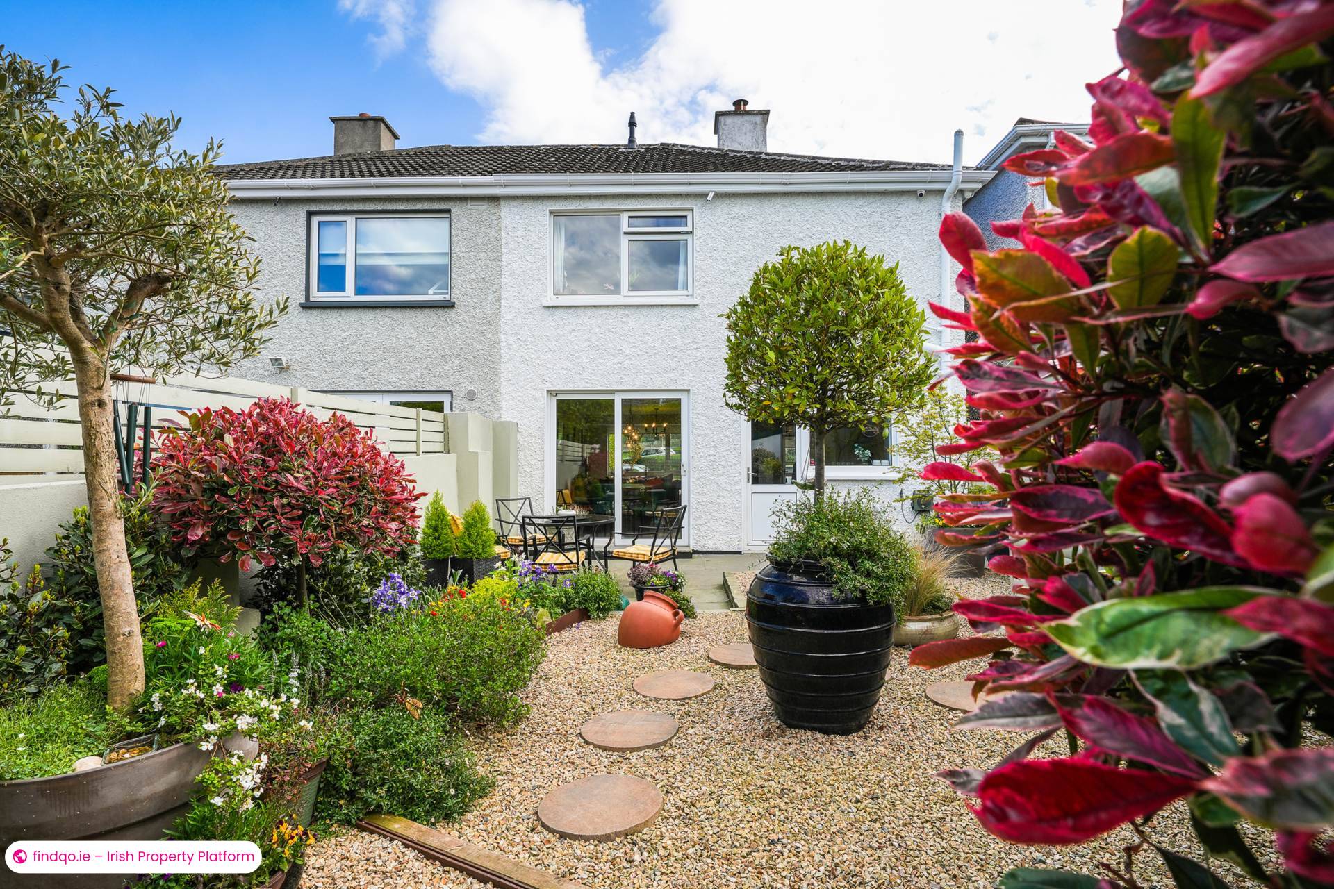 Semi-detached house for Sale in Dublin 18