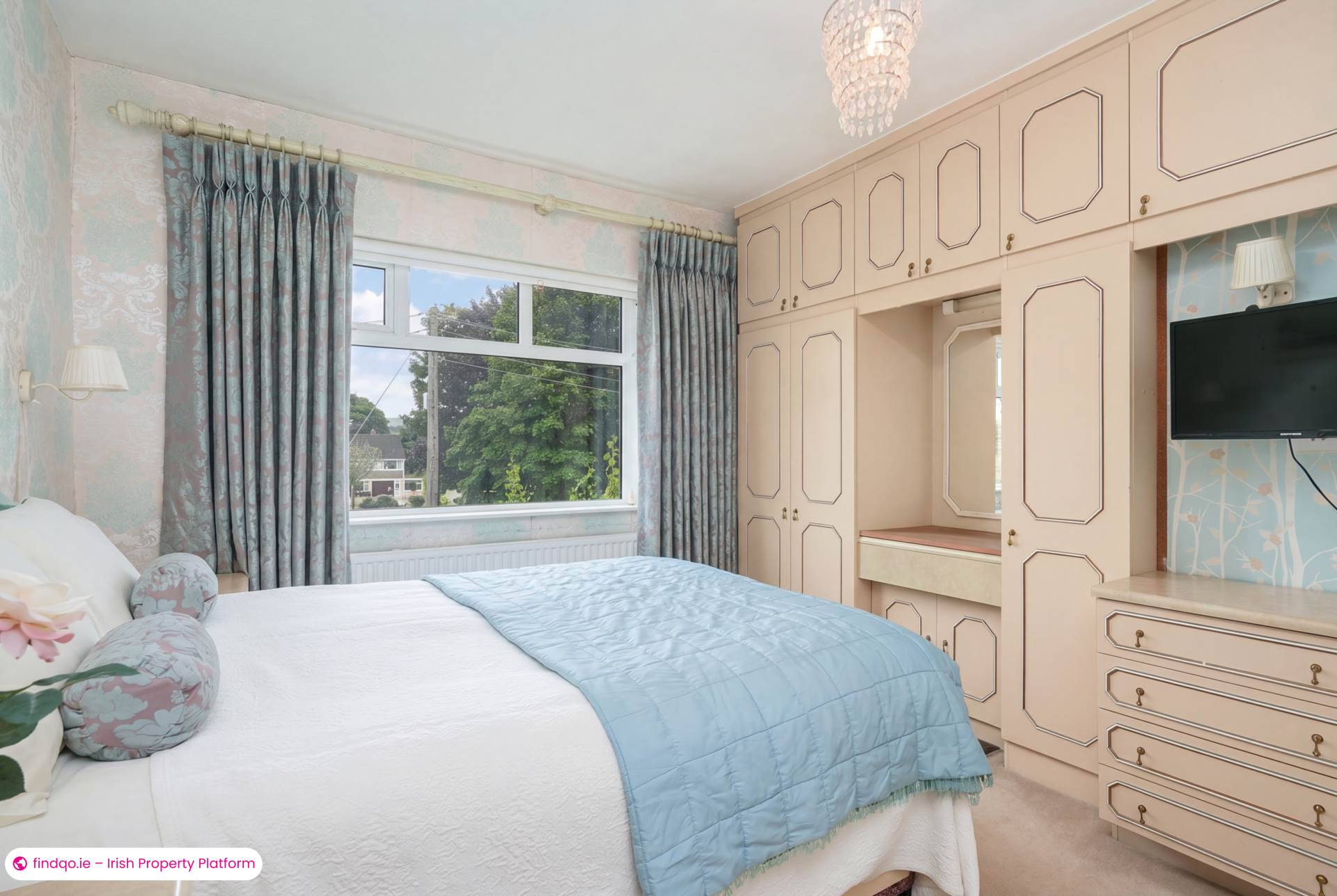 Semi-detached house for Sale in Dun Laoghaire, Dublin (County)