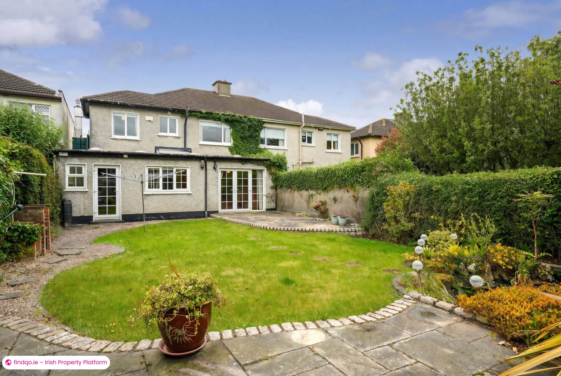 Semi-detached house for Sale in Dun Laoghaire, Dublin (County)