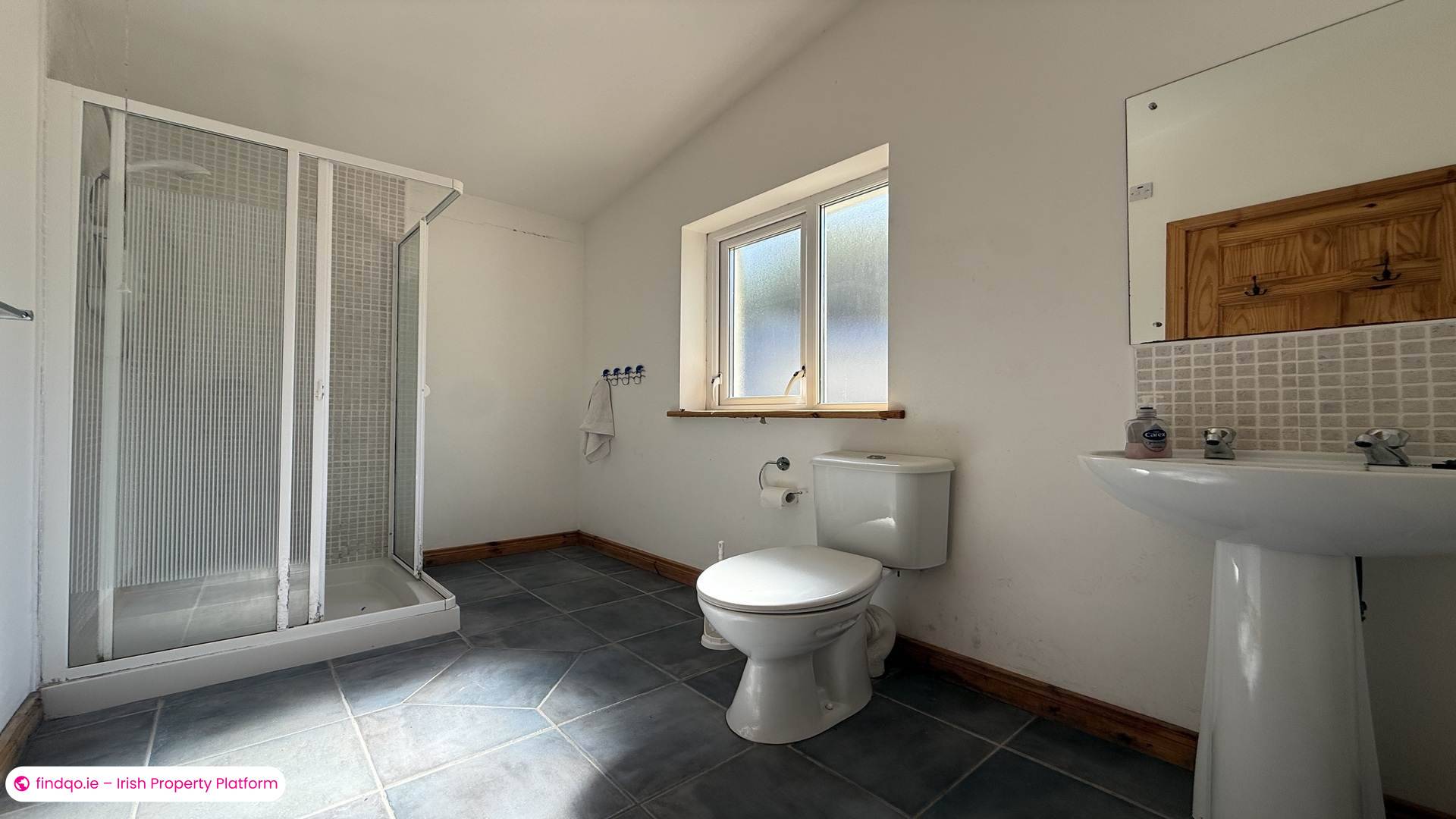 Detached house for Sale in Burtonport, Donegal