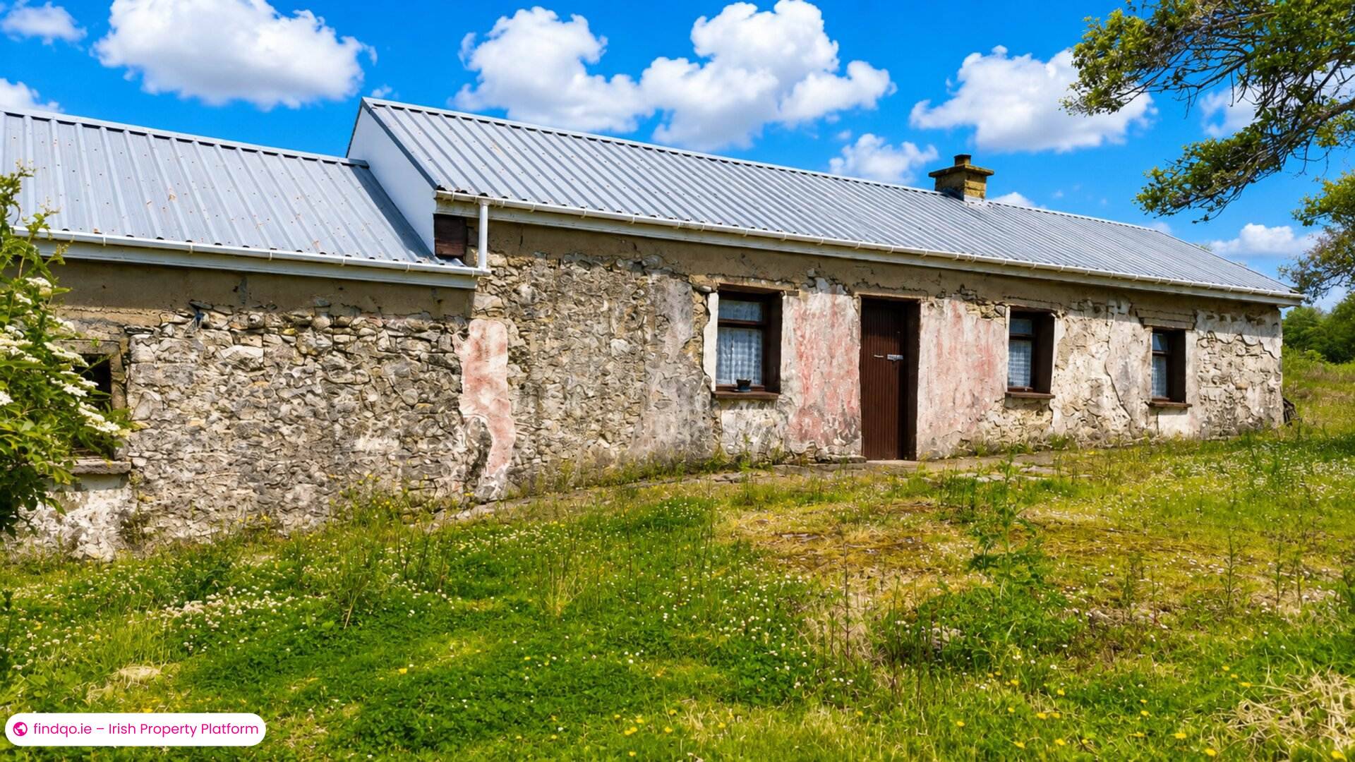 Detached house for Sale in Lettermacaward, Donegal