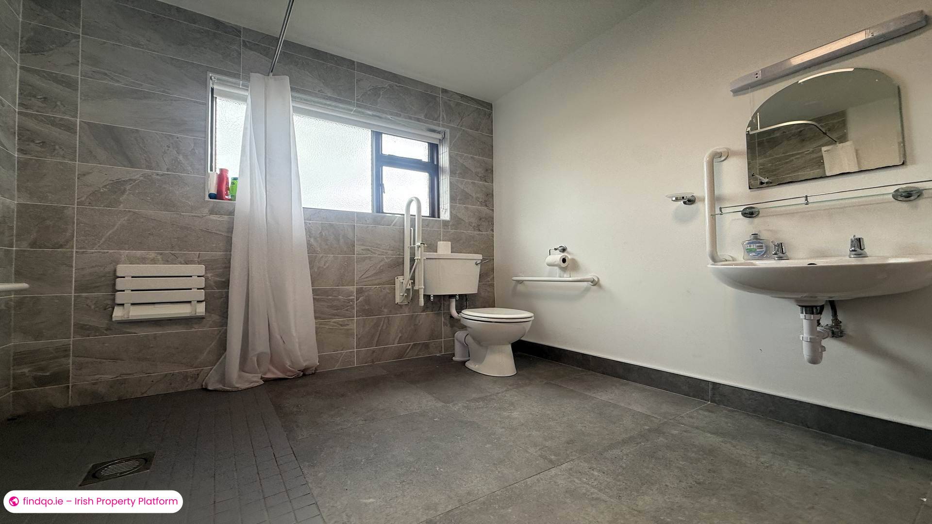 Detached house for Sale in Burtonport, Donegal