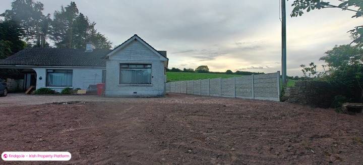 Bungalow for Sale in Ballinvrinsig, Cork