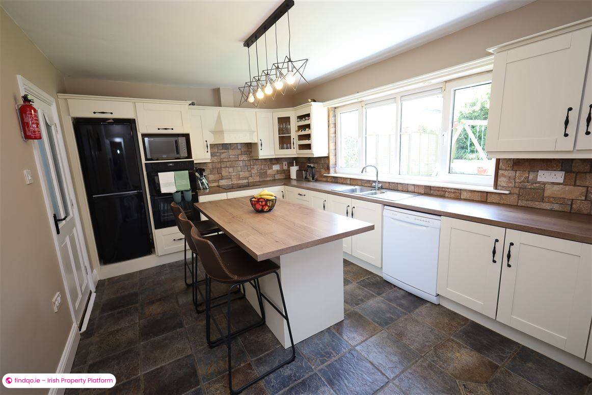Detached house for Sale in Ballygarvan, Cork