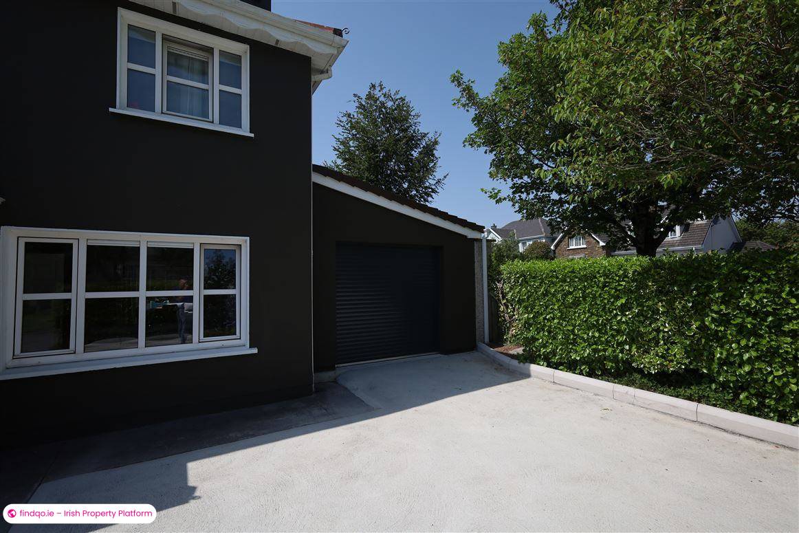 Detached house for Sale in Ballygarvan, Cork