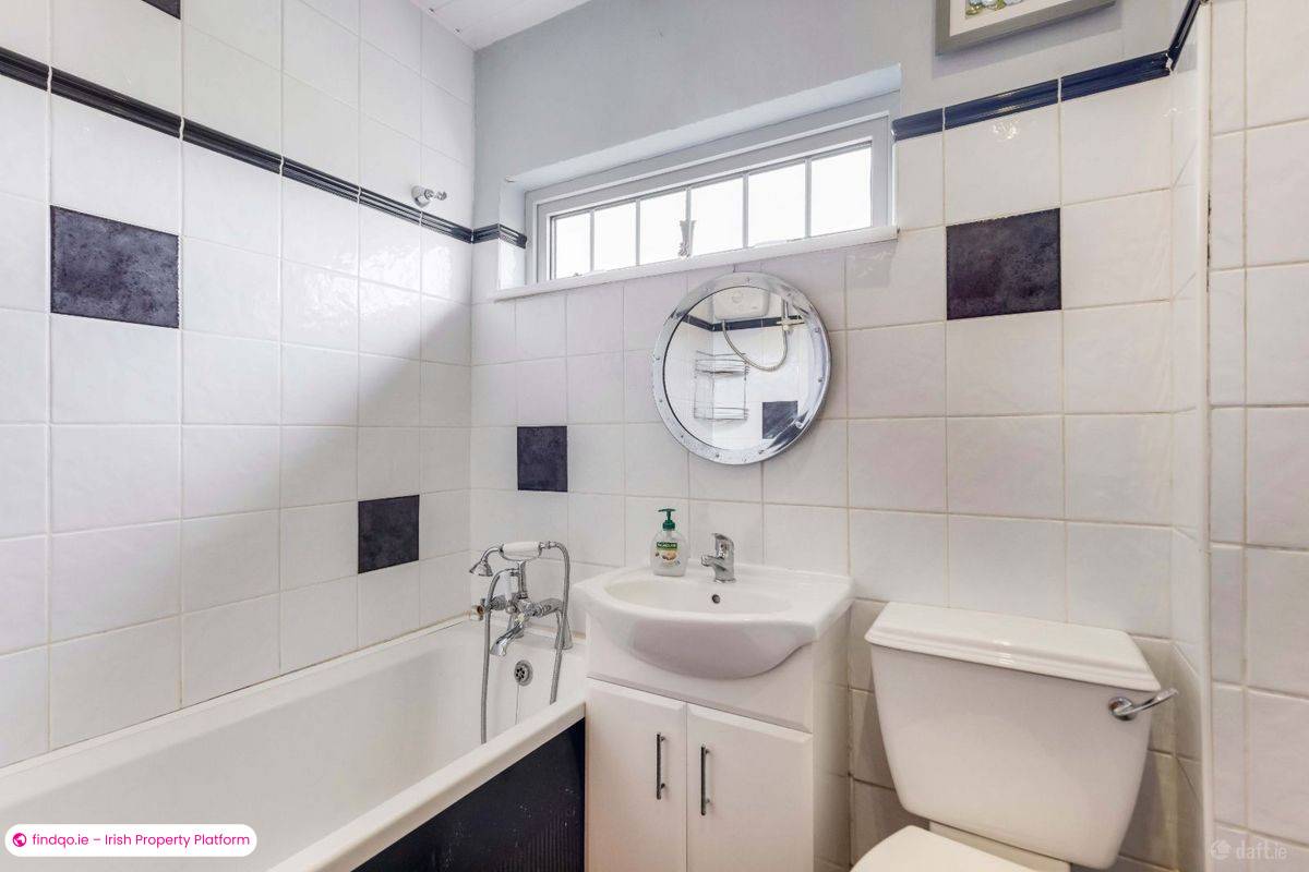 End of terrace house for Sale in Blackrock, Louth