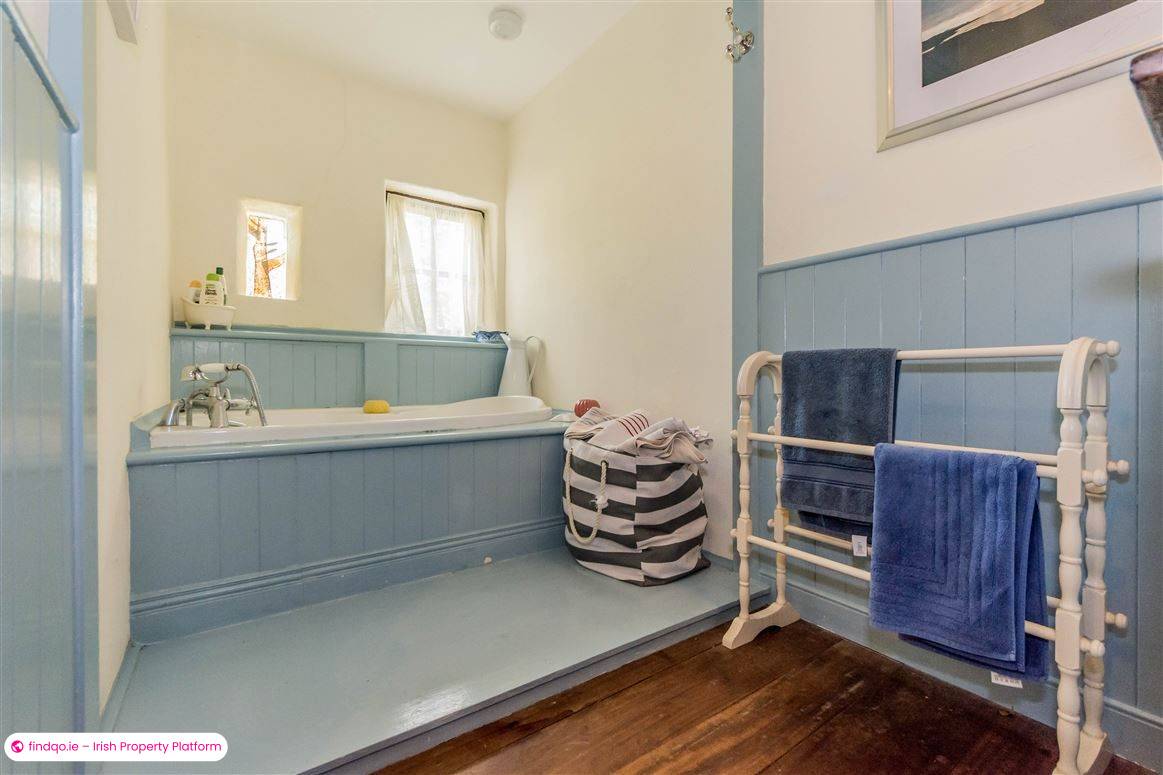 Detached house for Sale in Schull, Cork