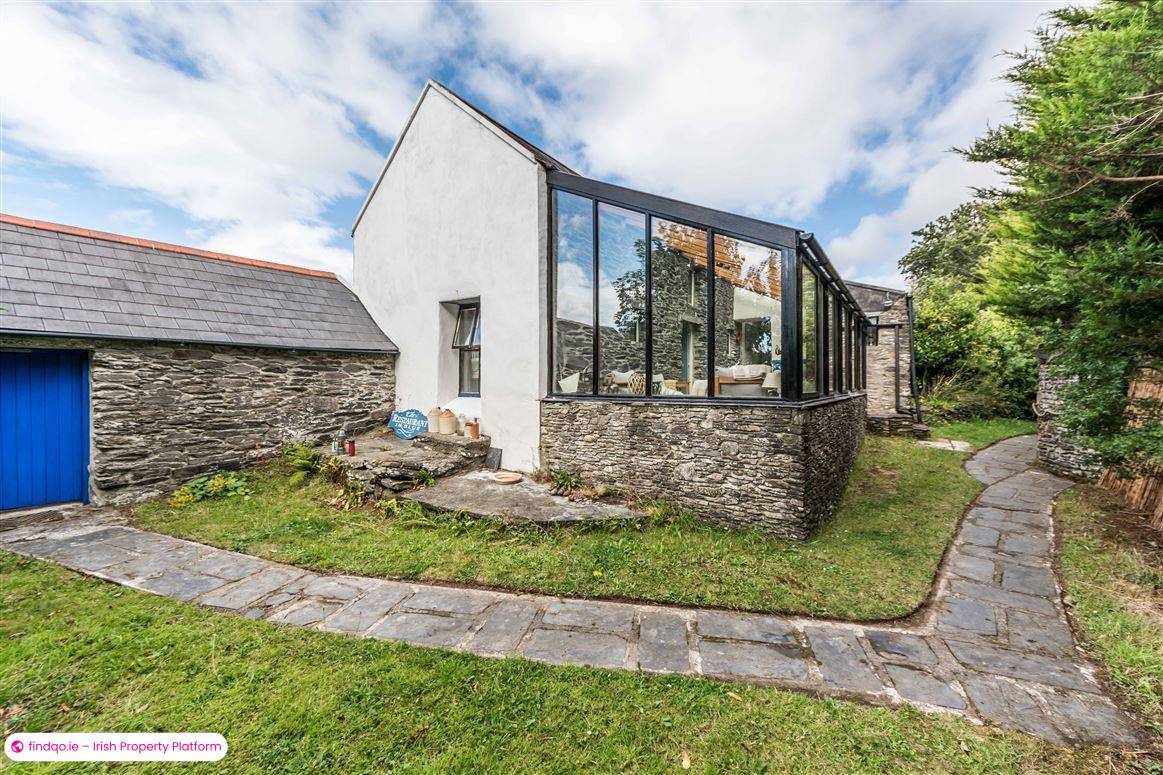 Detached house for Sale in Schull, Cork