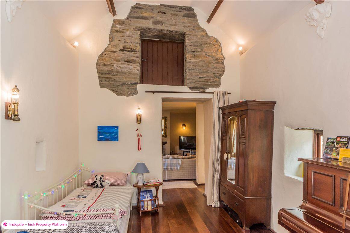 Detached house for Sale in Schull, Cork