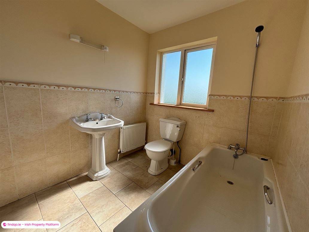 Semi-detached house for Sale in Rathdowney, Laois