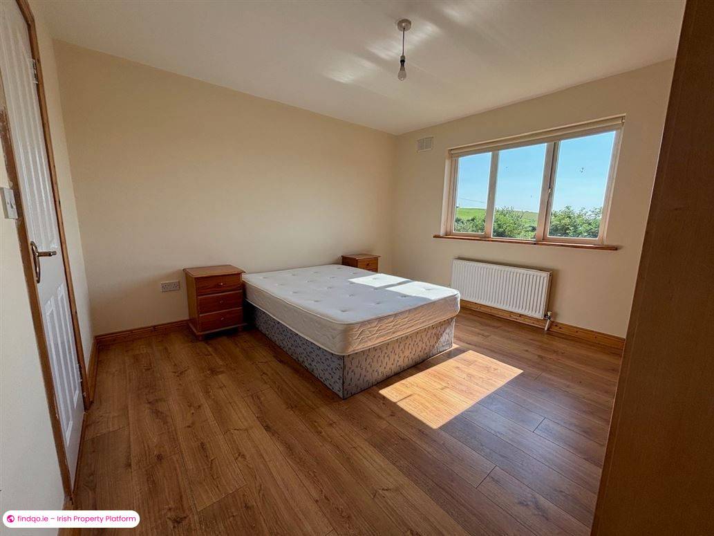 Semi-detached house for Sale in Rathdowney, Laois