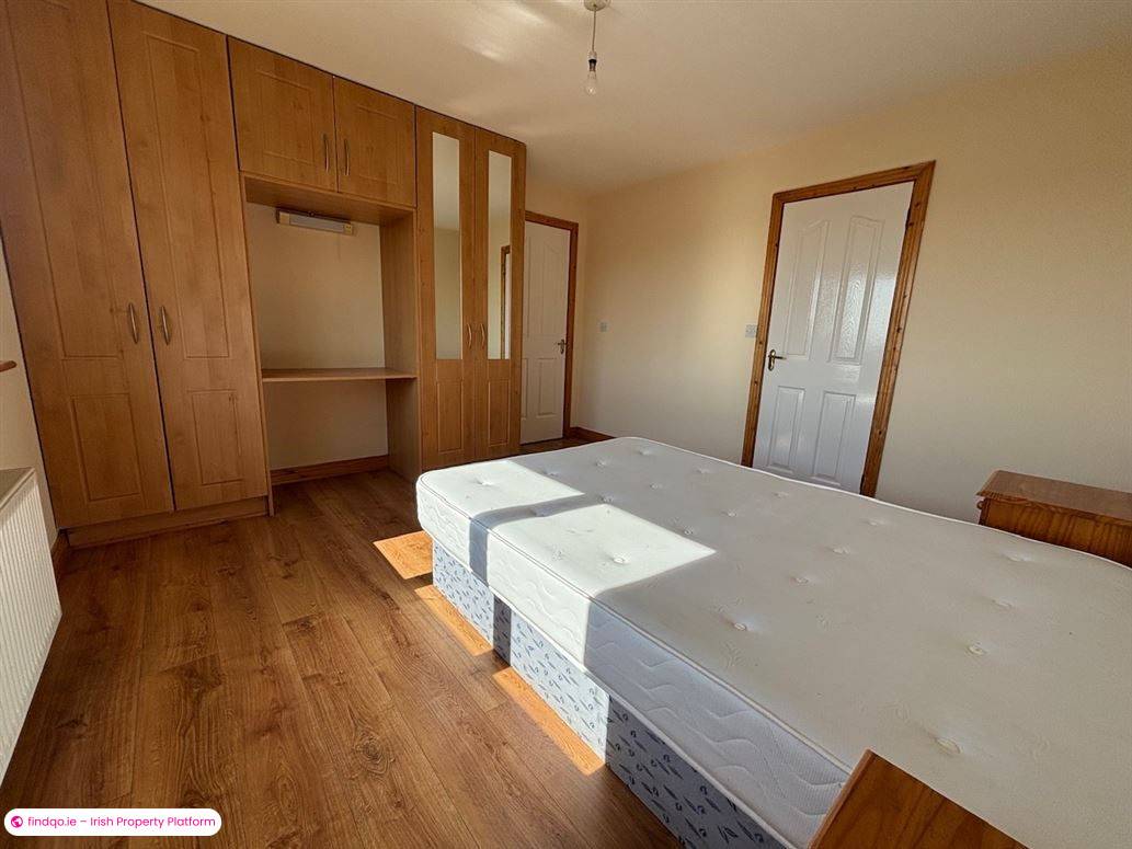 Semi-detached house for Sale in Rathdowney, Laois