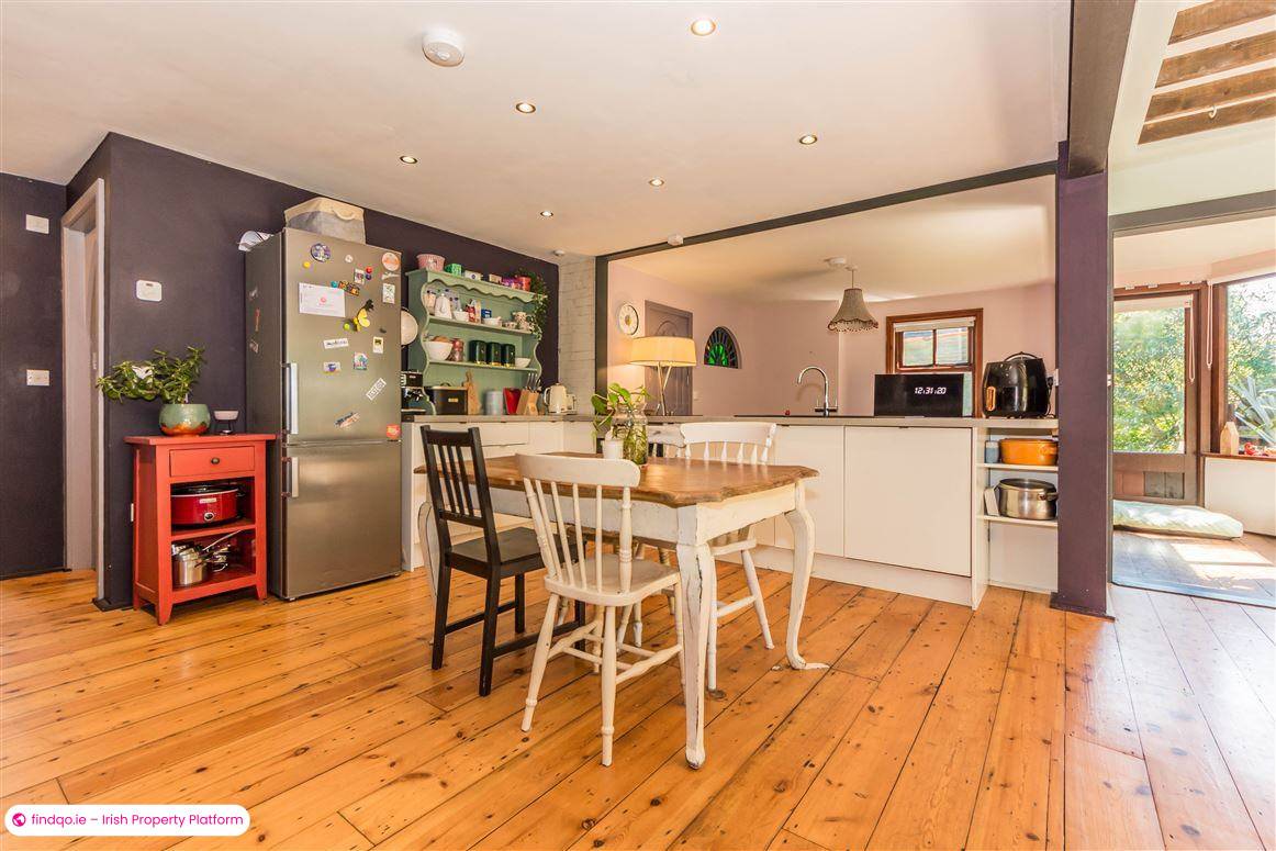 Semi-detached house for Sale in Schull, Cork