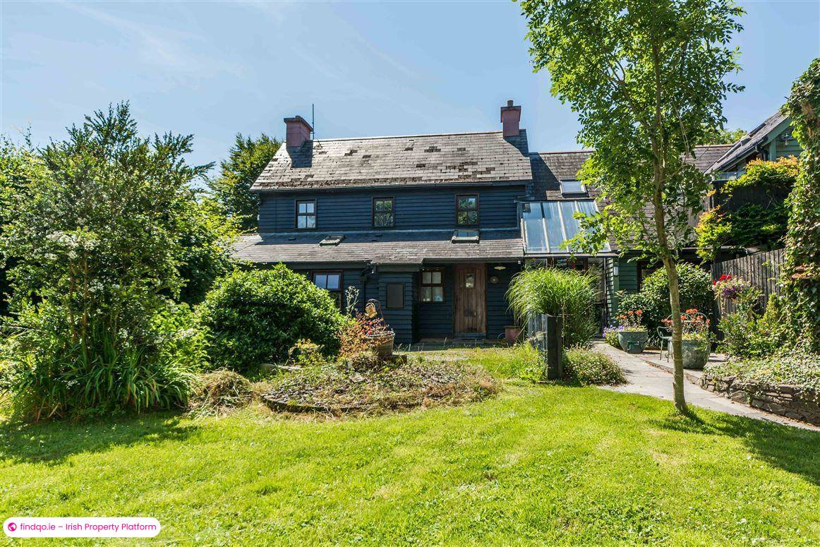 Semi-detached house for Sale in Schull, Cork