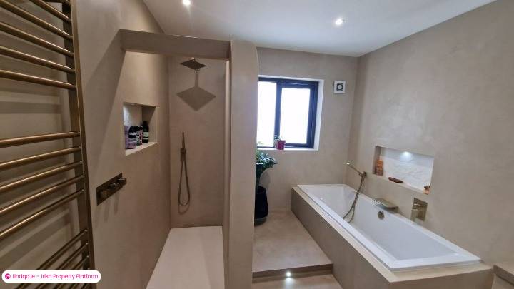 Detached house for Sale in Ballyhaunis, Mayo