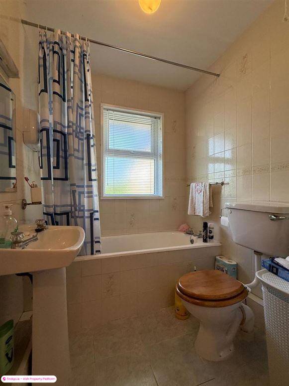 Detached house for Sale in Ballaghaderreen, Roscommon