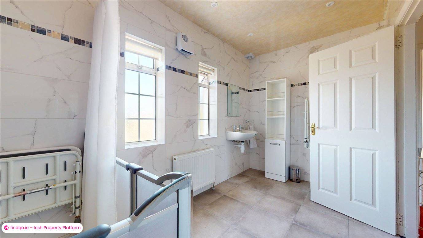 Semi-detached house for Sale in Sutton, Dublin 13