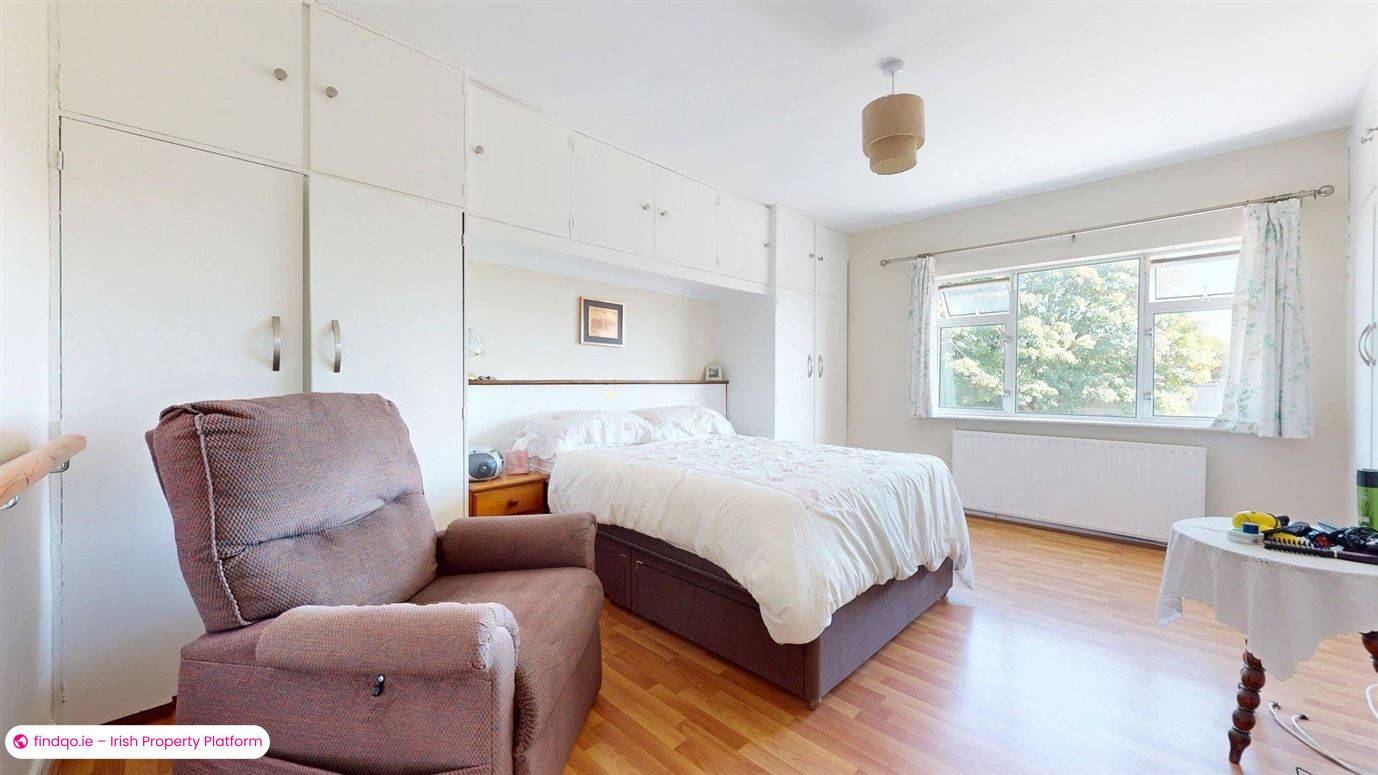 Semi-detached house for Sale in Sutton, Dublin 13