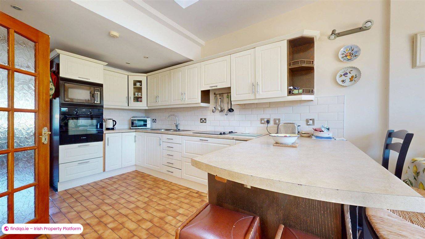 Semi-detached house for Sale in Sutton, Dublin 13