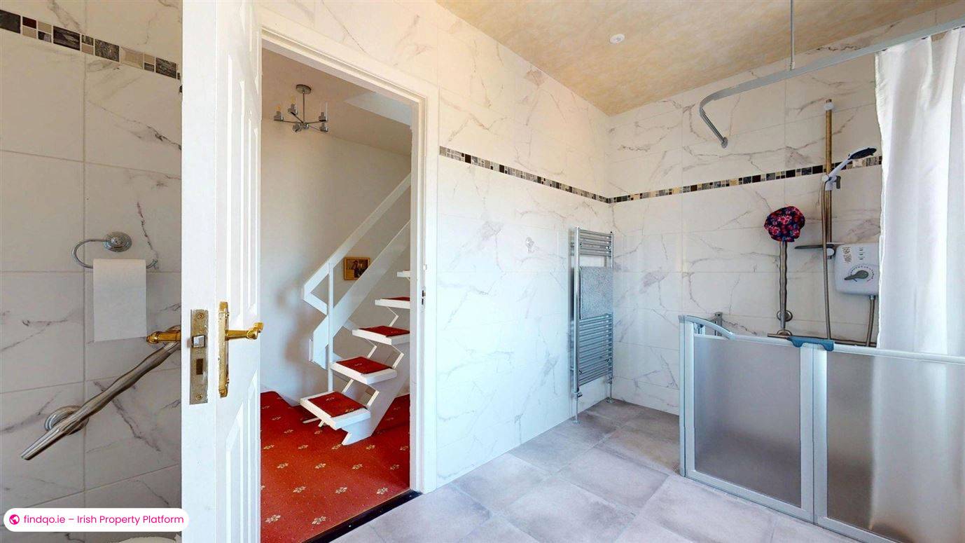 Semi-detached house for Sale in Sutton, Dublin 13