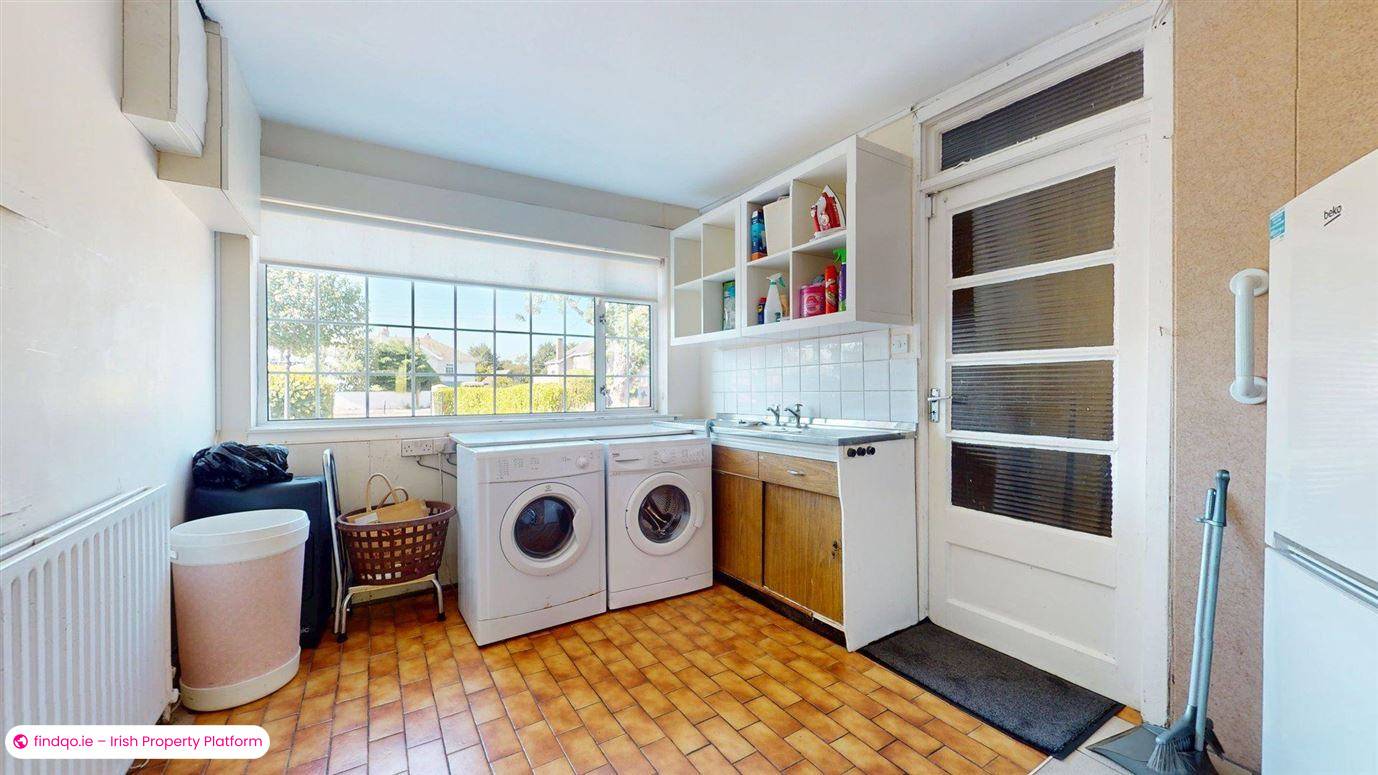 Semi-detached house for Sale in Sutton, Dublin 13