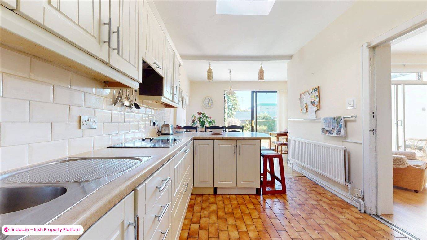 Semi-detached house for Sale in Sutton, Dublin 13