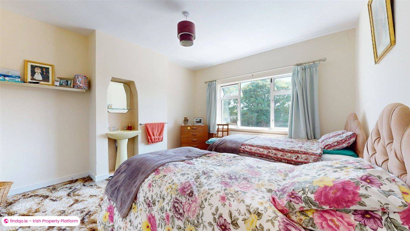 Semi-detached house for Sale in Sutton, Dublin 13