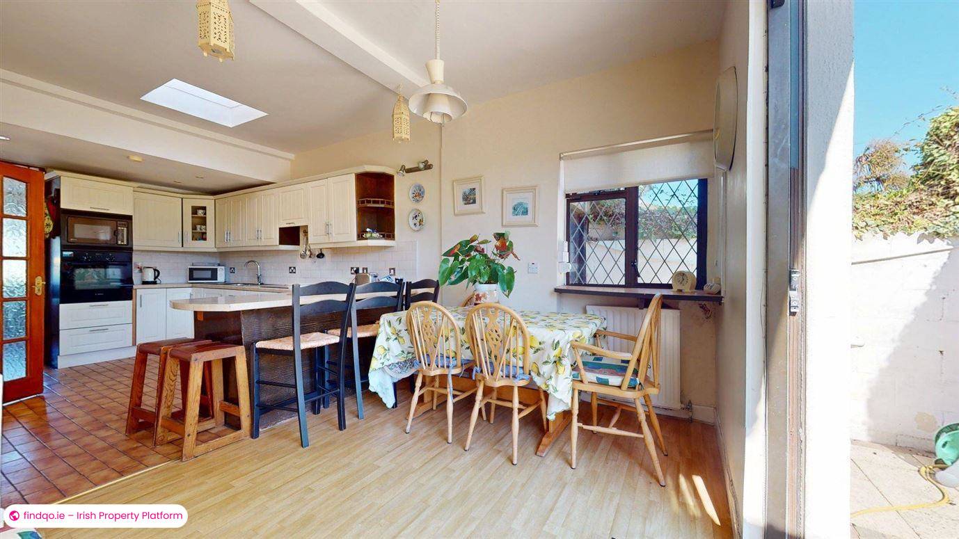 Semi-detached house for Sale in Sutton, Dublin 13