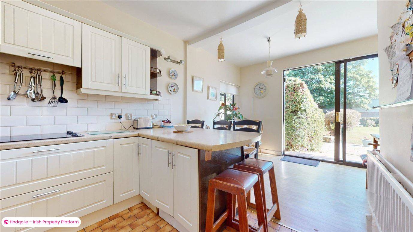 Semi-detached house for Sale in Sutton, Dublin 13