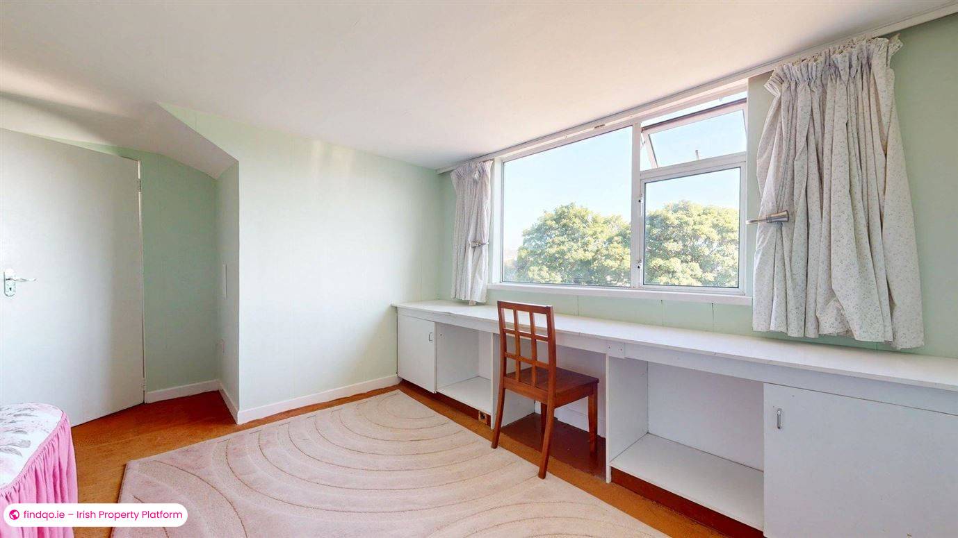 Semi-detached house for Sale in Sutton, Dublin 13