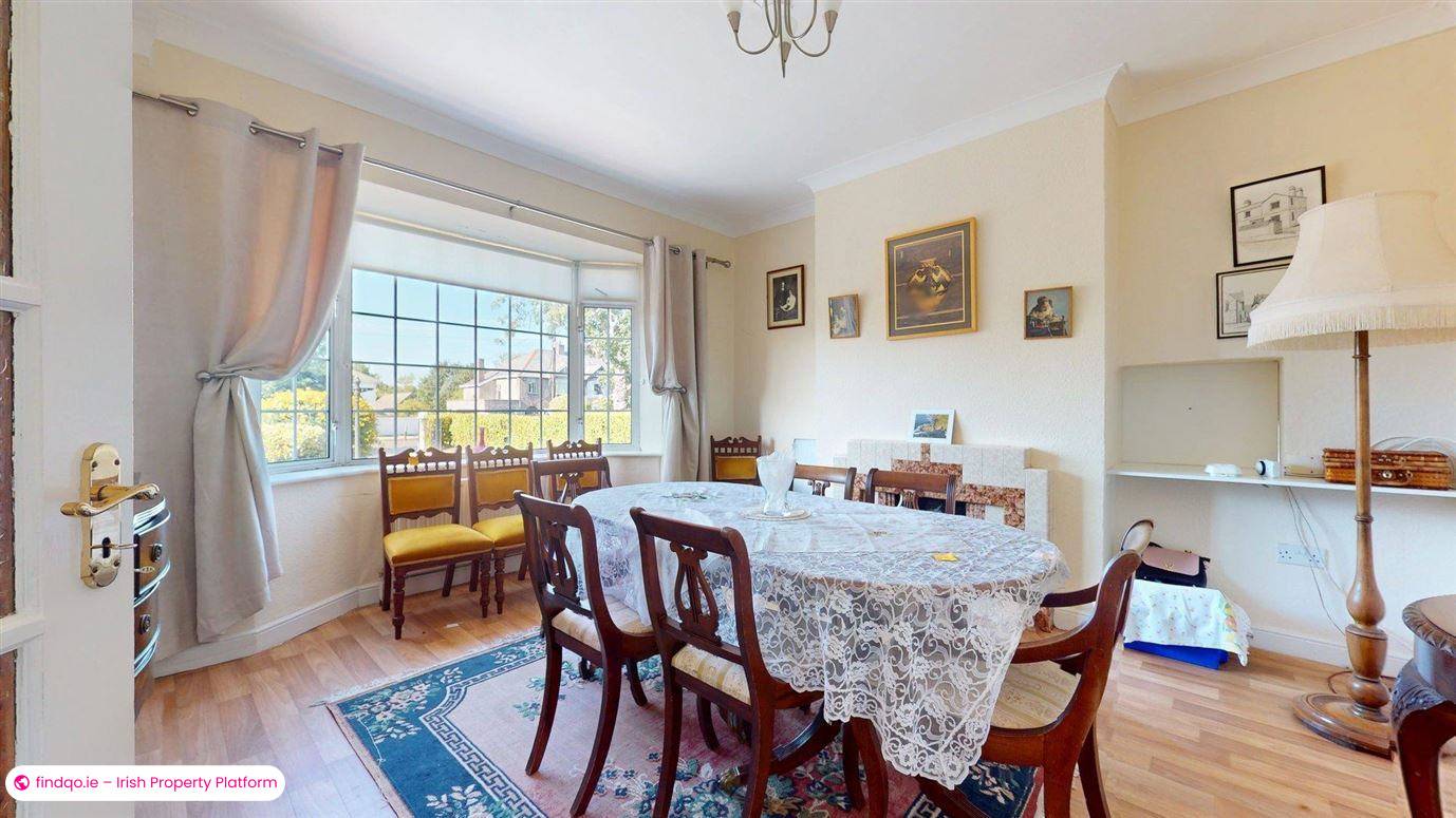 Semi-detached house for Sale in Sutton, Dublin 13