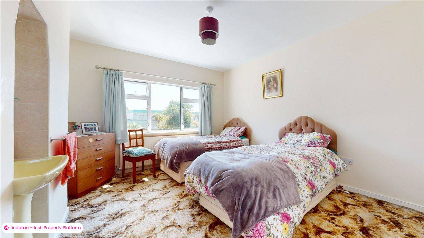 Semi-detached house for Sale in Sutton, Dublin 13