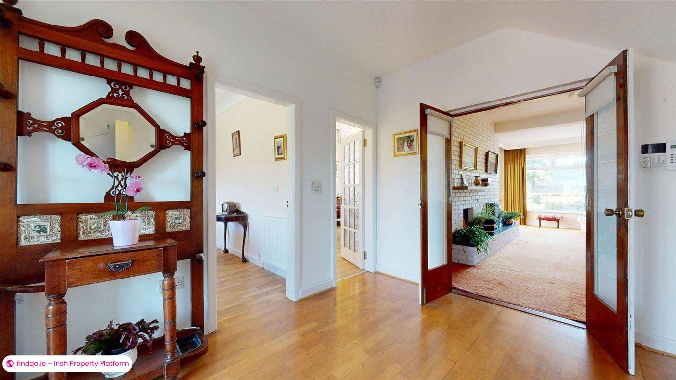 Semi-detached house for Sale in Sutton, Dublin 13