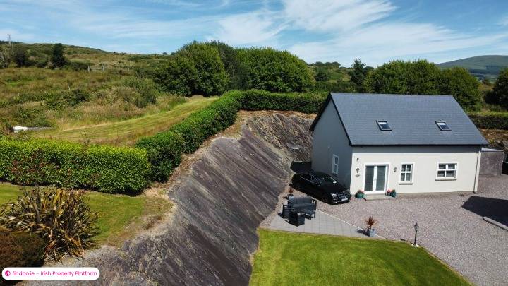 Detached house for Sale in Bantry, Cork