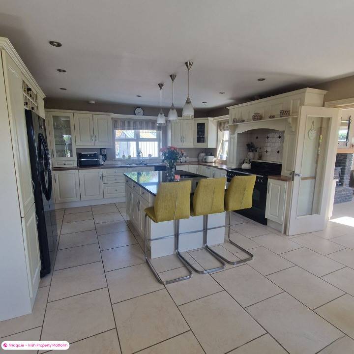 Detached house for Sale in Bantry, Cork