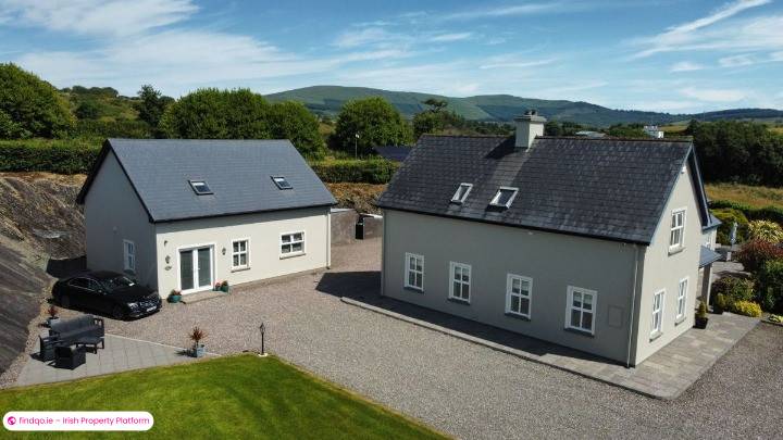 Detached house for Sale in Bantry, Cork