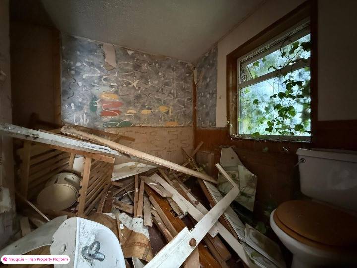 End of terrace house for Sale in Castlerea, Roscommon