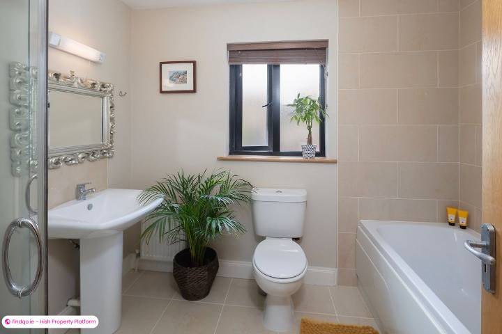 Semi-detached house for Sale in Rostellan, Cork
